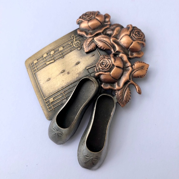 Ballerina Slippers K&T vintage , Sheet music, Roses Brooch Pin - Picture 1 of 3